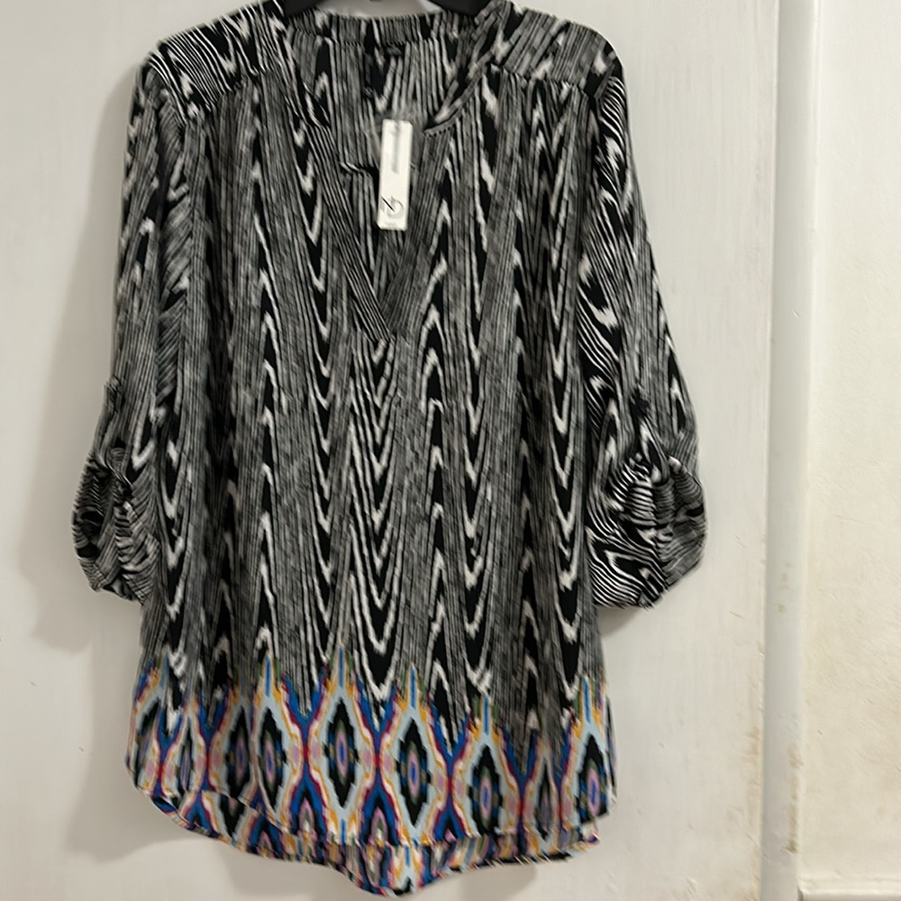 NWT New Direction Curvy Black and White Tunic Top.